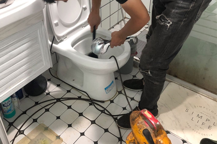 平桥马桶堵塞自己疏通还是找师傅?专业上门服务让你省时更省心